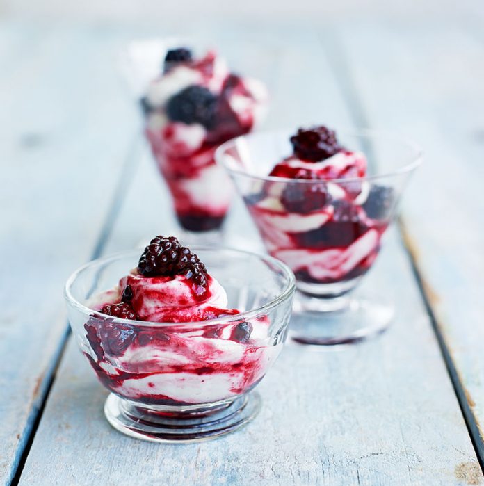 Postre con Moras, Nata y Yogur