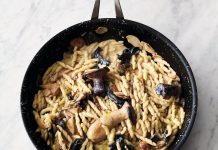 Pasta con Ajo y Champiñones Plato de Pasta