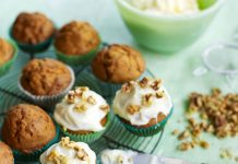 Cupcakes de Zanahoria cubiertos con un rico glaseado Muffins de Zanahoria