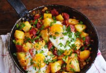 Hash de patatas y chorizo Hash de patatas y chorizo para la hora de desayuno, almuerzo o cena