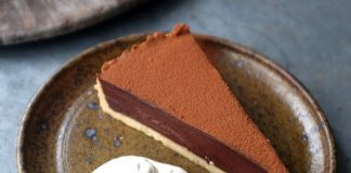 Una rica y deliciosa tarta de chocolate Una tarta para los amantes de chocolate