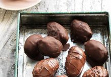 Dátiles de Chocolate rellenos: Una opción saludable para esta pascua huevos-pascua-saludables